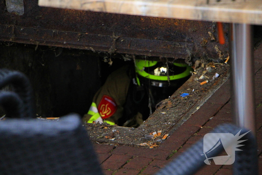 Brandweer onderzoekt gaslucht in café