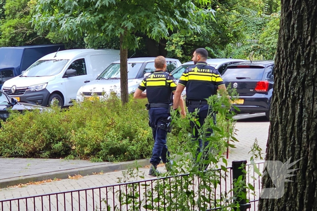 Politie op zoek naar mogelijk wapen na verdachte situatie