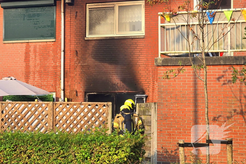 Vier gewonden bij uitslaande woningbrand, vrouw ernstig verbrand