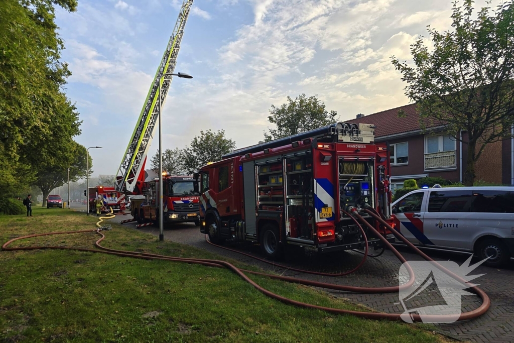 Vier gewonden bij uitslaande woningbrand, vrouw ernstig verbrand