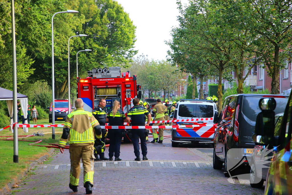 Vier gewonden bij uitslaande woningbrand, vrouw ernstig verbrand