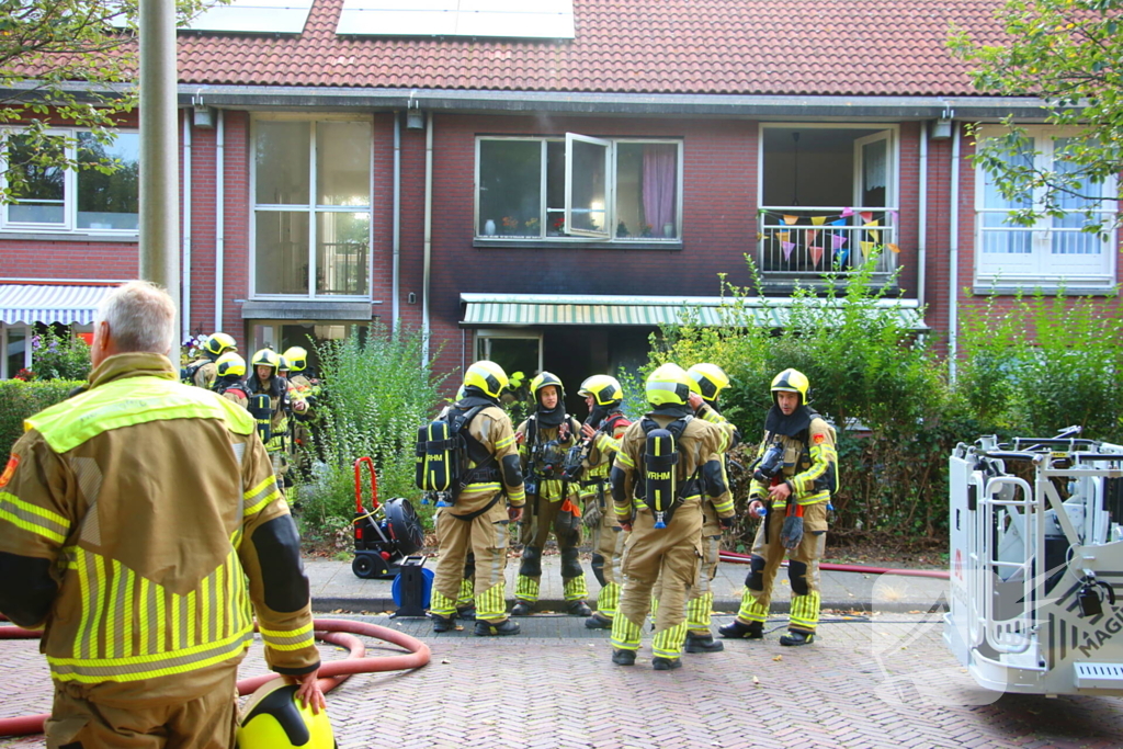 Vier gewonden bij uitslaande woningbrand, vrouw ernstig verbrand