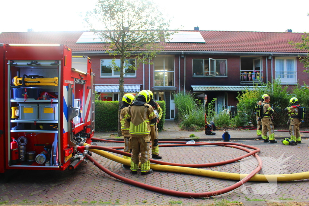 Vier gewonden bij uitslaande woningbrand, vrouw ernstig verbrand