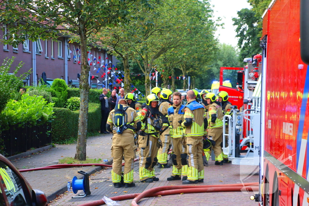 Vier gewonden bij uitslaande woningbrand, vrouw ernstig verbrand