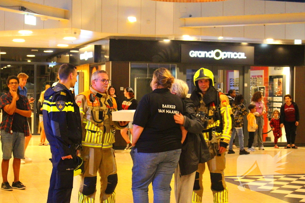 Omstanders bellen brandweer voor rookontwikkeling uit bakkerij