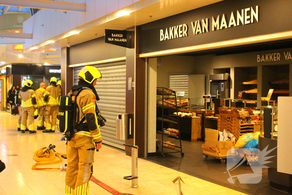 Omstanders bellen brandweer voor rookontwikkeling uit bakkerij