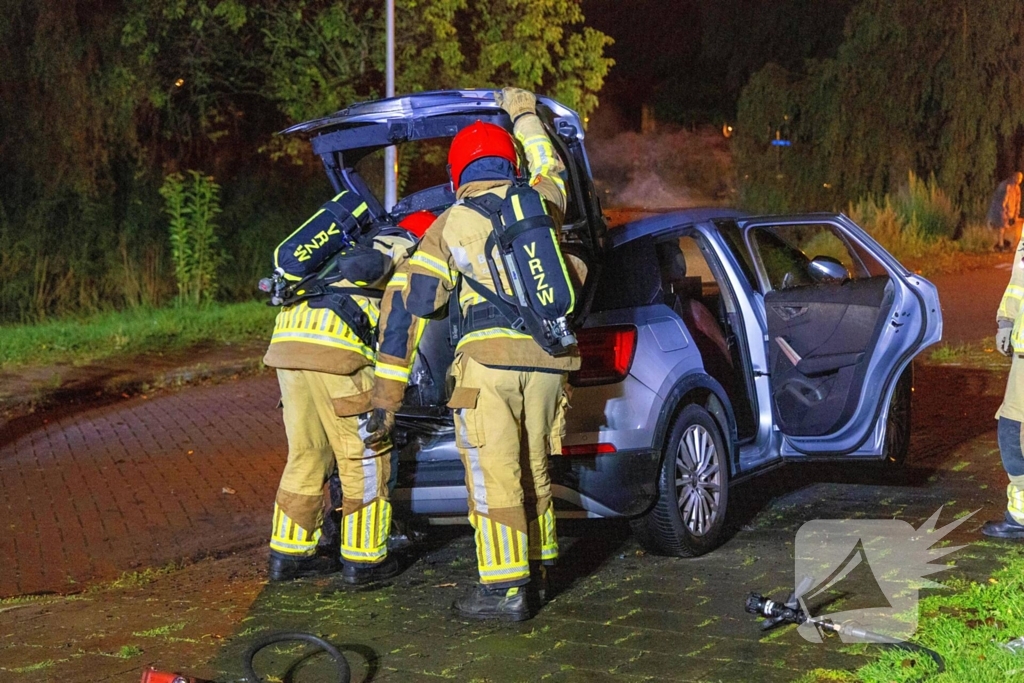 Politie onderzoekt mogelijke brandstichting bij auto