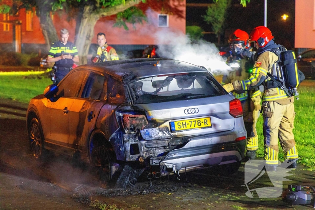 Politie onderzoekt mogelijke brandstichting bij auto