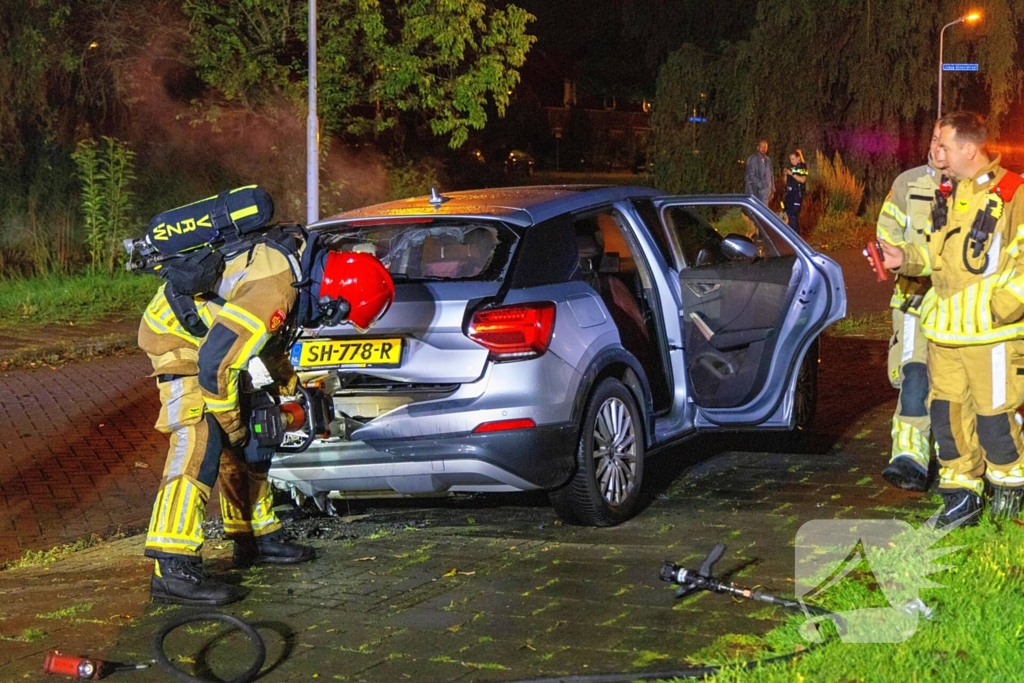 Politie onderzoekt mogelijke brandstichting bij auto