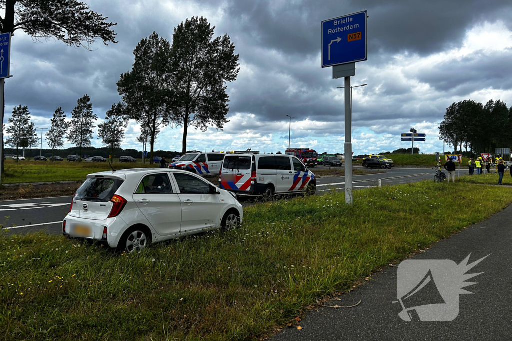 Tankwagen gekanteld op rotonde