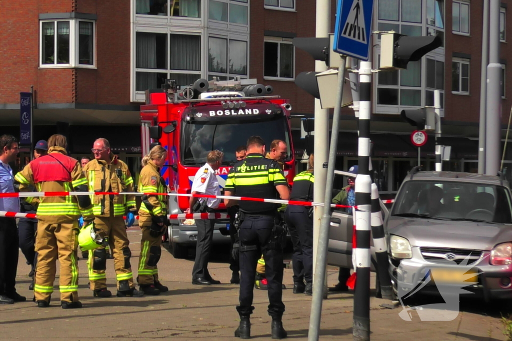 Tram en personenauto met elkaar in botsing