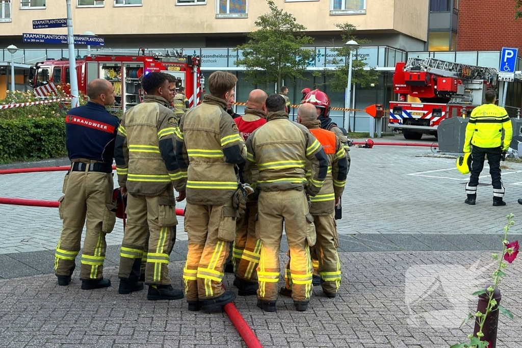 Brandweer lange tijd bezig met brandbestrijding in gebouw