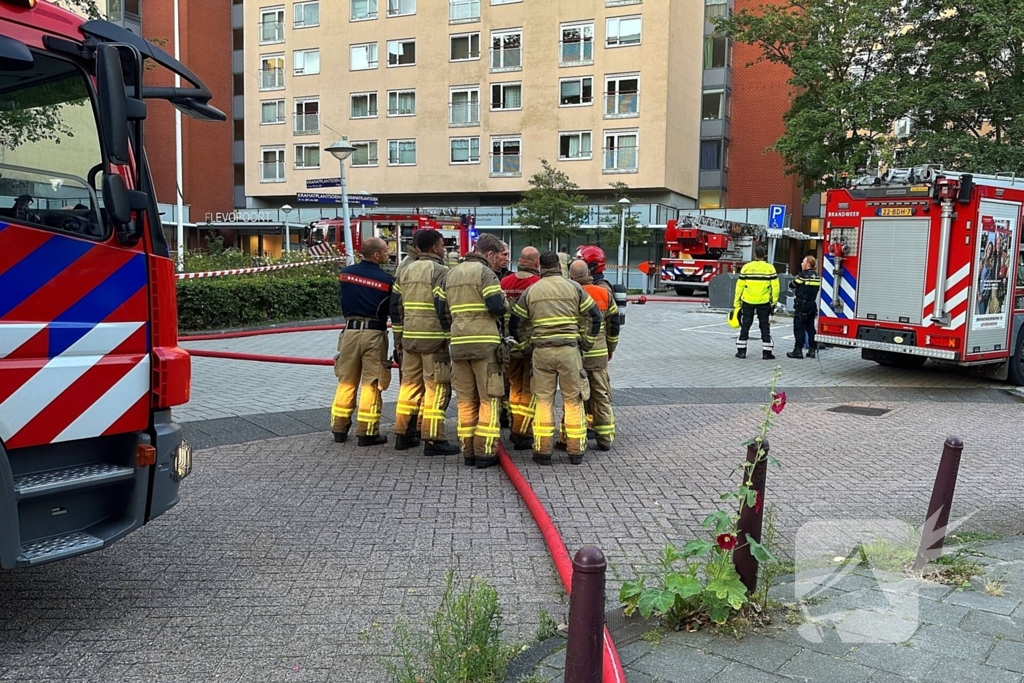 Brandweer lange tijd bezig met brandbestrijding in gebouw