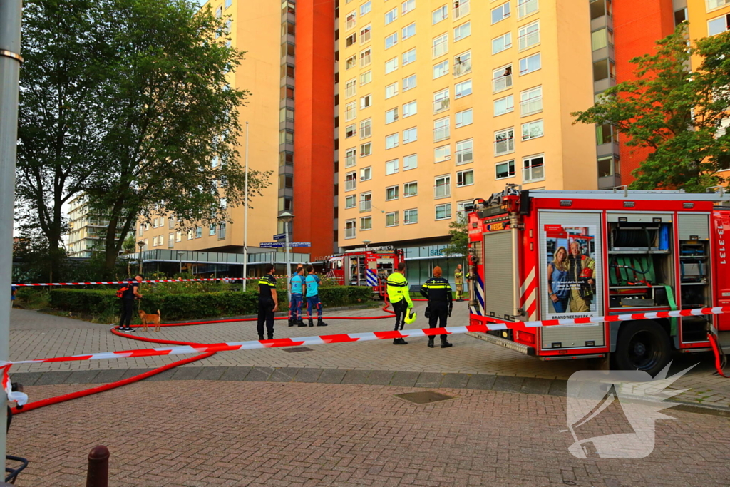 Brandweer lange tijd bezig met brandbestrijding in gebouw