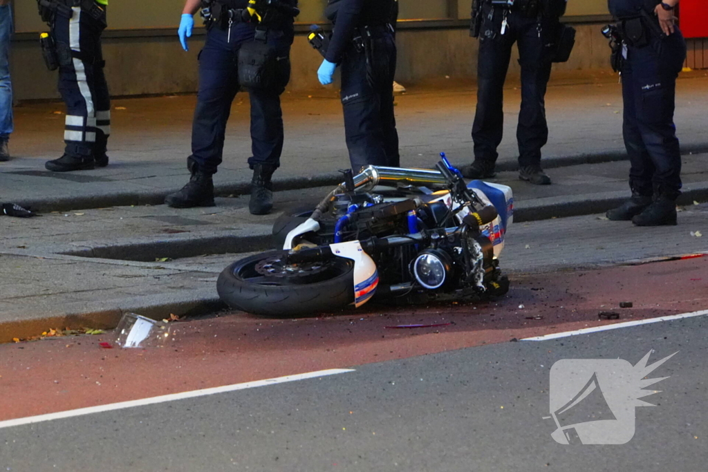 Motorrijder hard ten val na botsing, traumateam ingezet