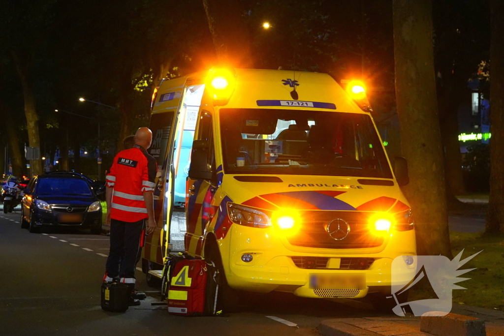 Motorrijder hard ten val na botsing, traumateam ingezet