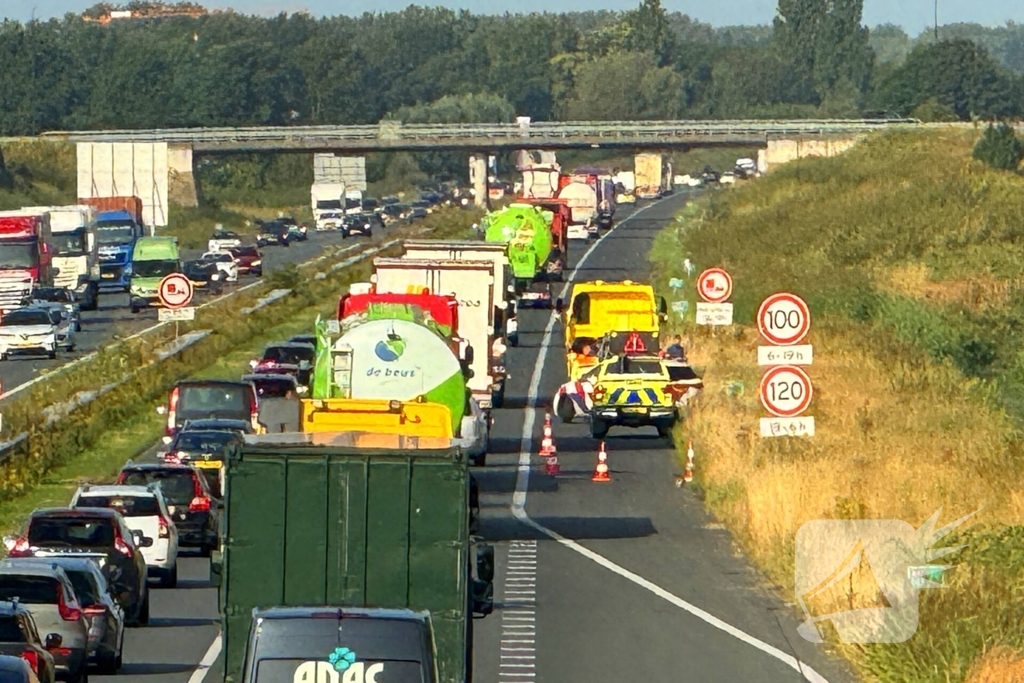 Drie auto's betrokken bij aanrijding op snelweg