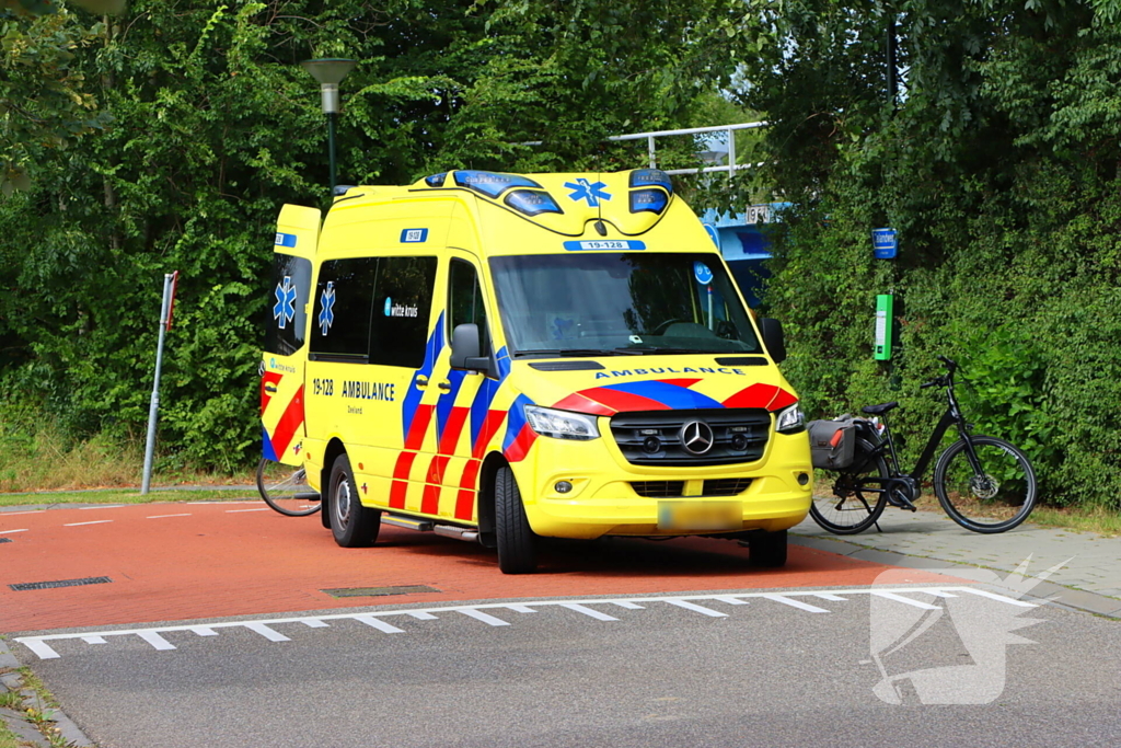 Fietsers in botsing bij oversteekplaats