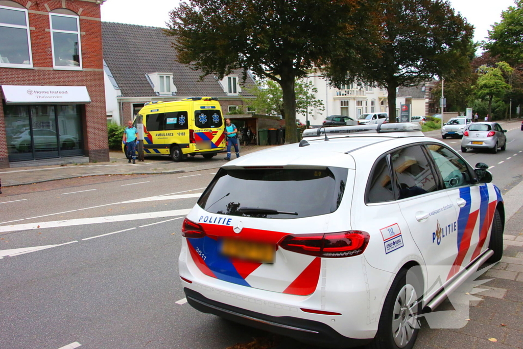 Schade na kop-staartbotsing tussen auto en bestelbus