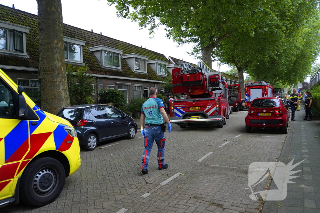 Persoon ademt rook in bij keukenbrand