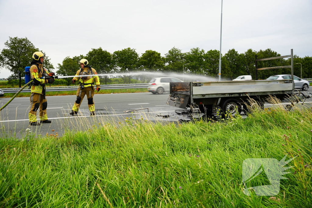 Aanhanger vat vlam op snelweg