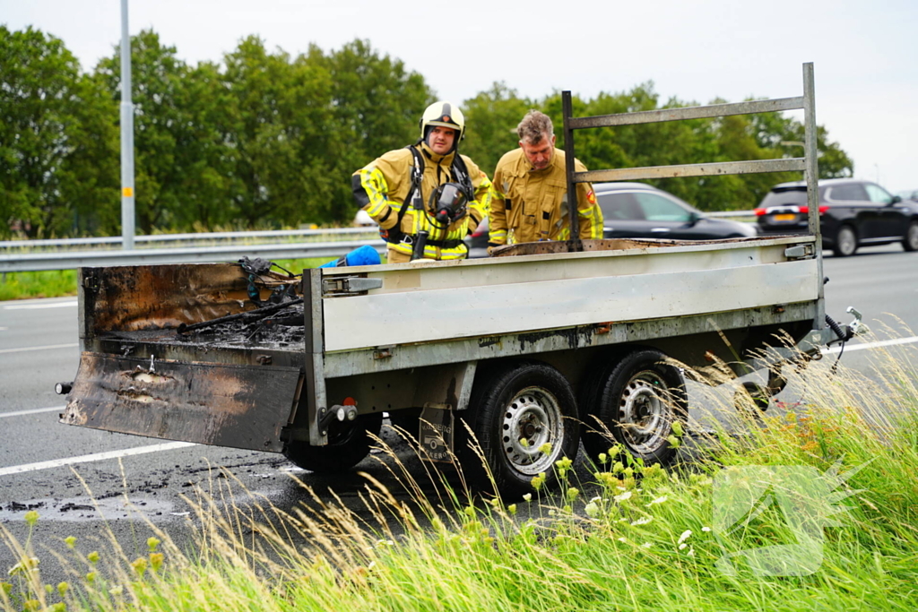 Aanhanger vat vlam op snelweg