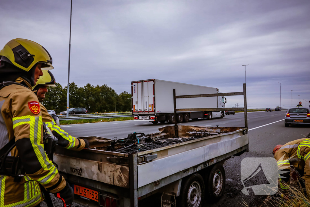 Aanhanger vat vlam op snelweg