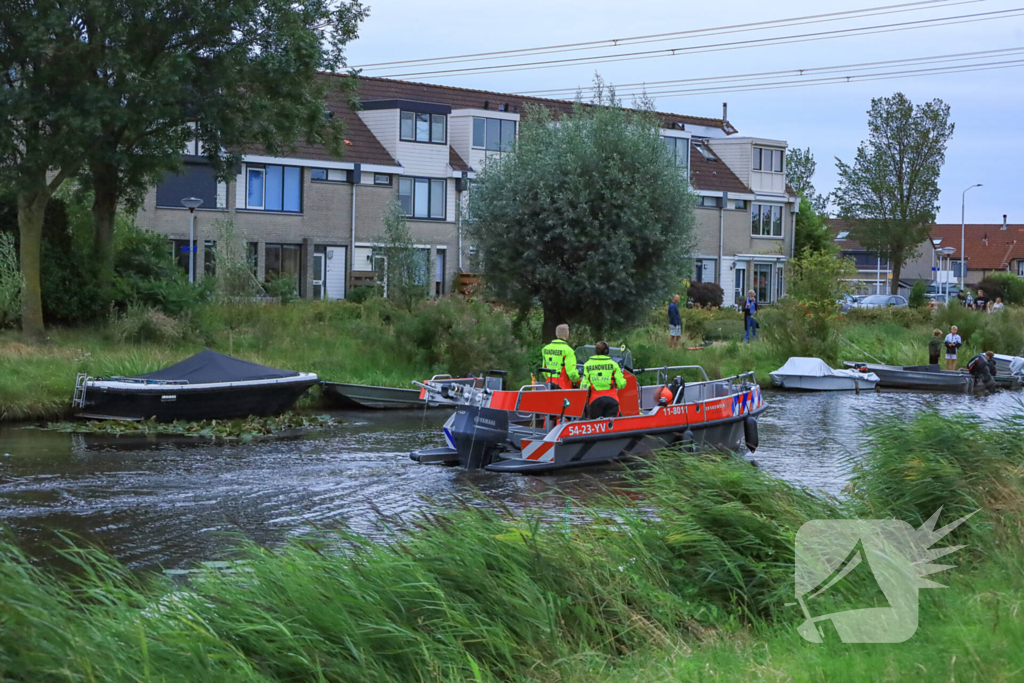 Brandweer zoekt naar mogelijke persoon te water