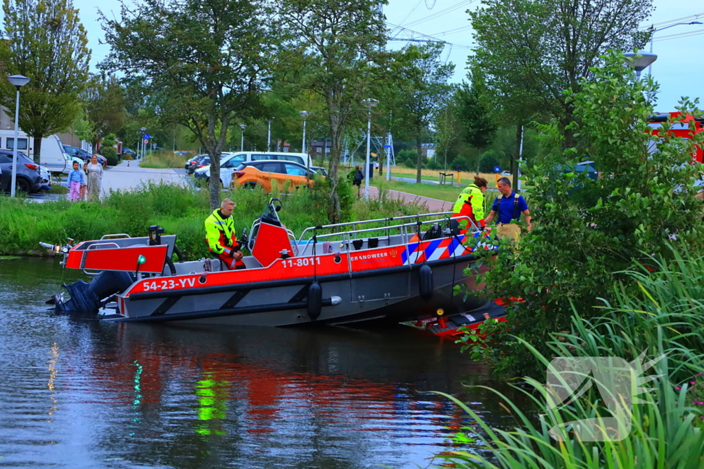 Brandweer zoekt naar mogelijke persoon te water