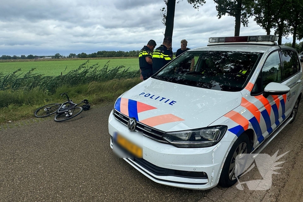 Wielrenner aangereden automobilist rijdt door