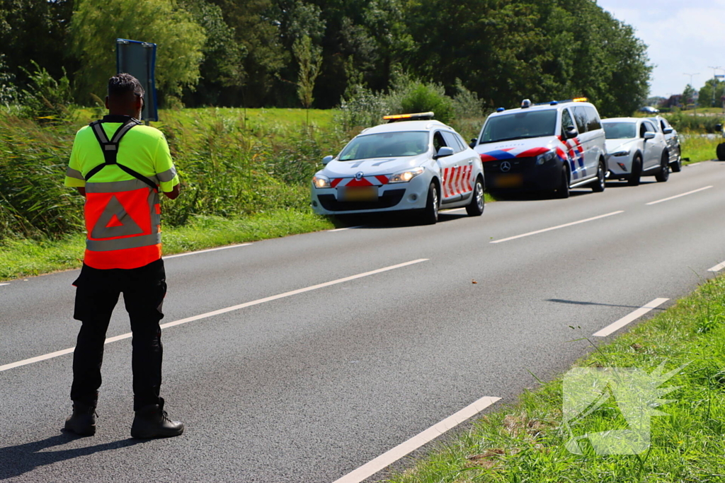 Flinke schade bij ongeval tussen dienstvoertuig en personenauto