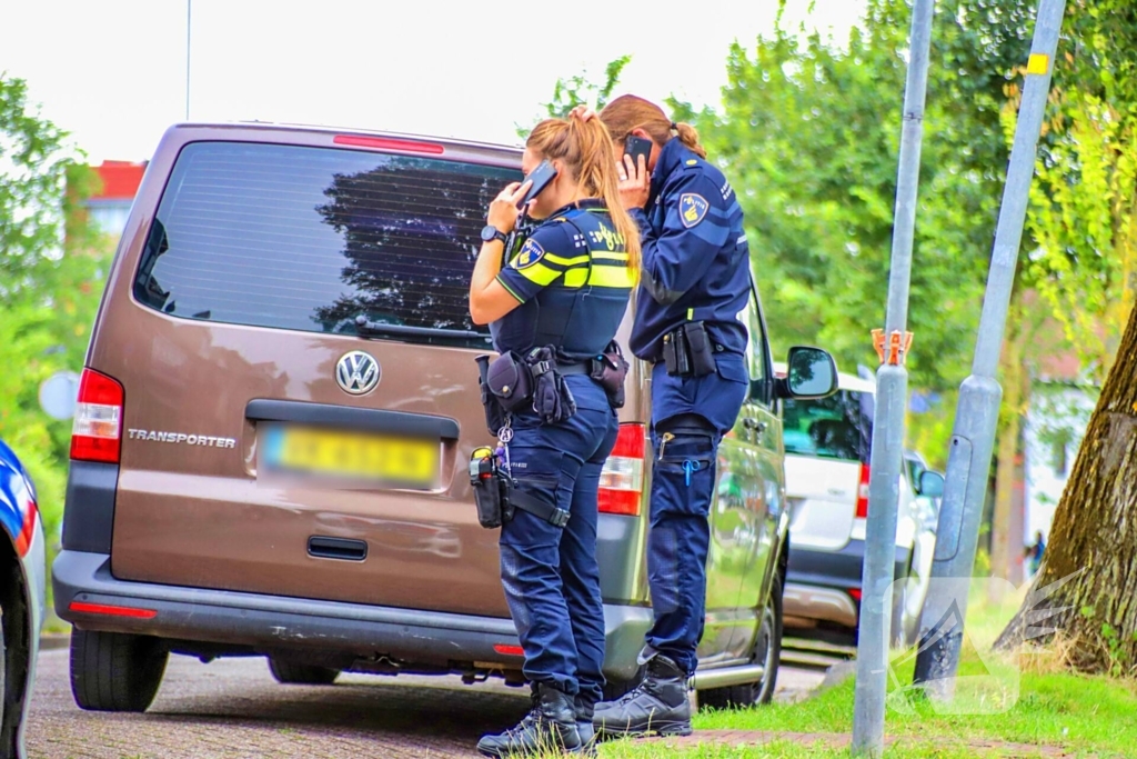 Raam vernield door explosie, politie zoekt getuigen