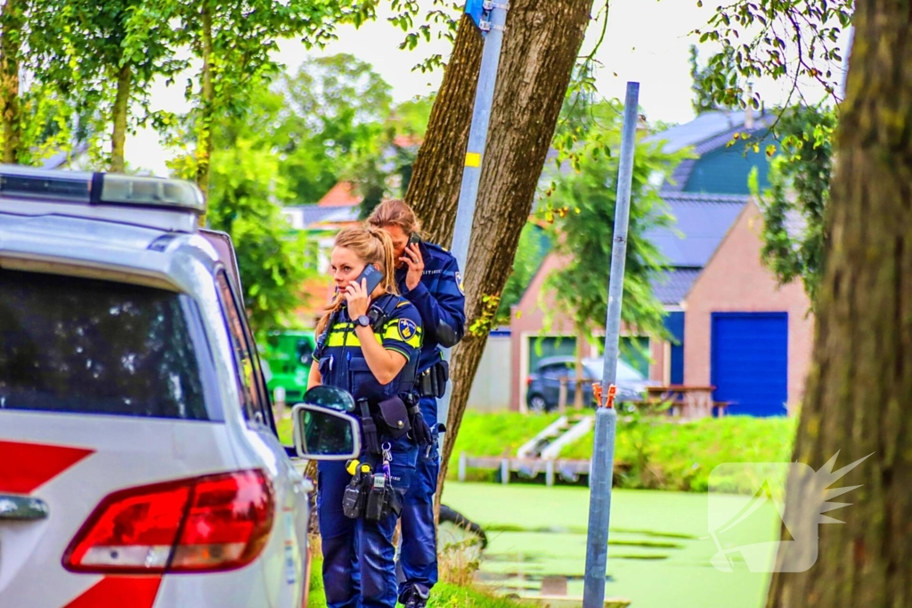 Raam vernield door explosie, politie zoekt getuigen