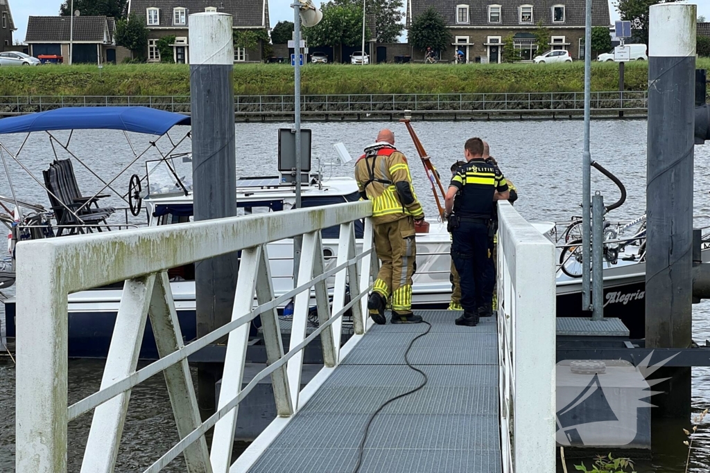 Brandweer op onderzoek uit na knal op boot