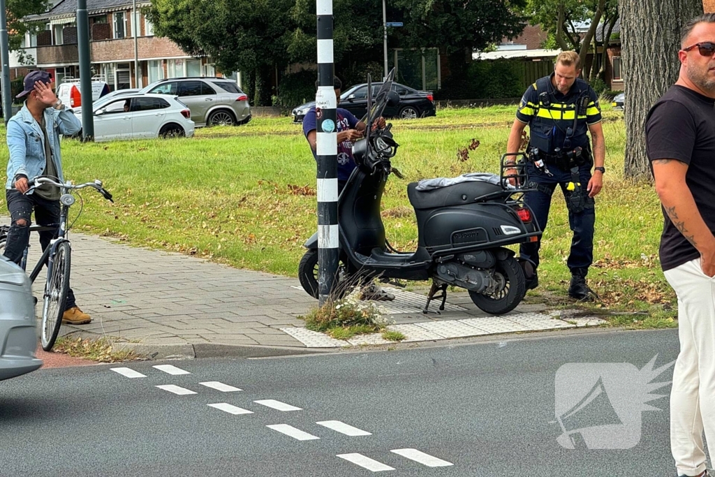 Scooterrijder geschept door automobilist