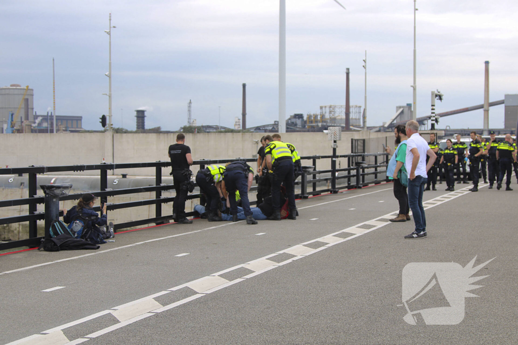 Demonstranten blokkeren opnieuw Zeesluis