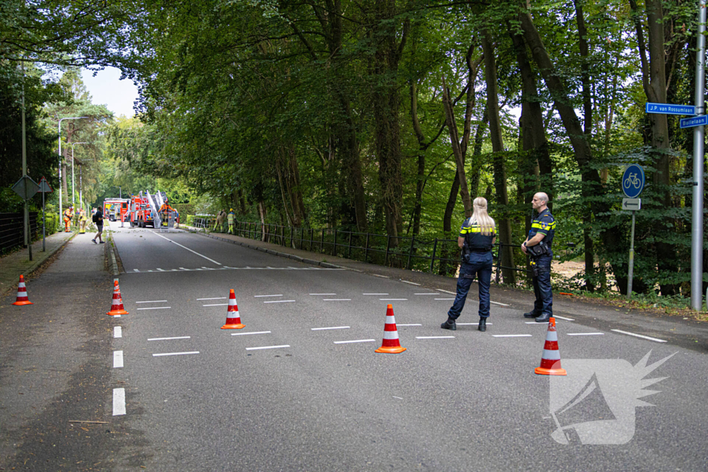 Brandweer in actie voor laaghangende tak