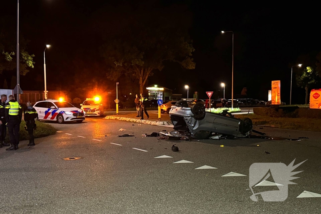 Auto slaat over de Kop, schade aan schakelkast