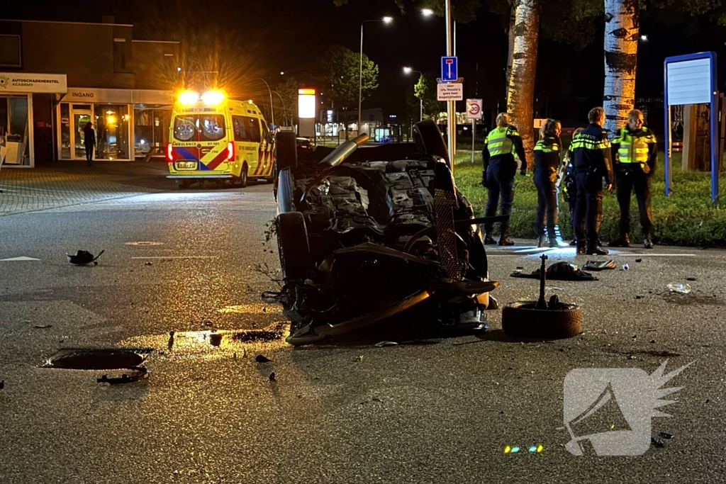 Auto slaat over de Kop, schade aan schakelkast