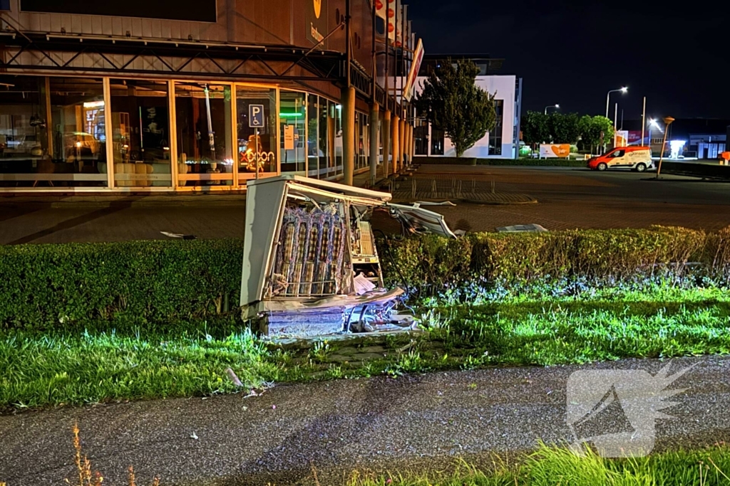 Auto slaat over de Kop, schade aan schakelkast