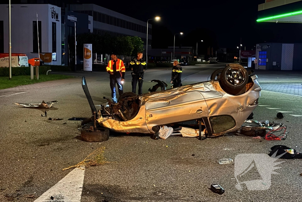 Auto slaat over de Kop, schade aan schakelkast