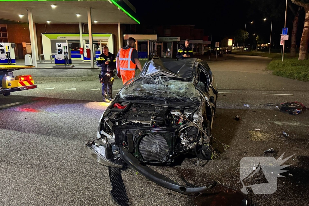 Auto slaat over de Kop, schade aan schakelkast