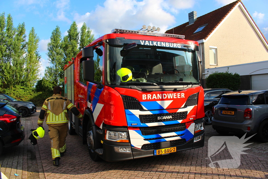 Brandweer controleert geparkeerde bus na eerdere melding gaslucht