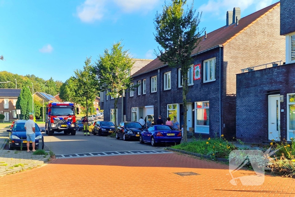 Brandweer verricht metingen bij gaslucht in woning