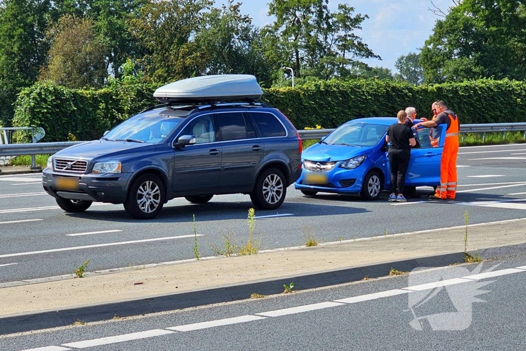 Meerdere voertuigen betrokken bij kop-staartbotsing op afrit