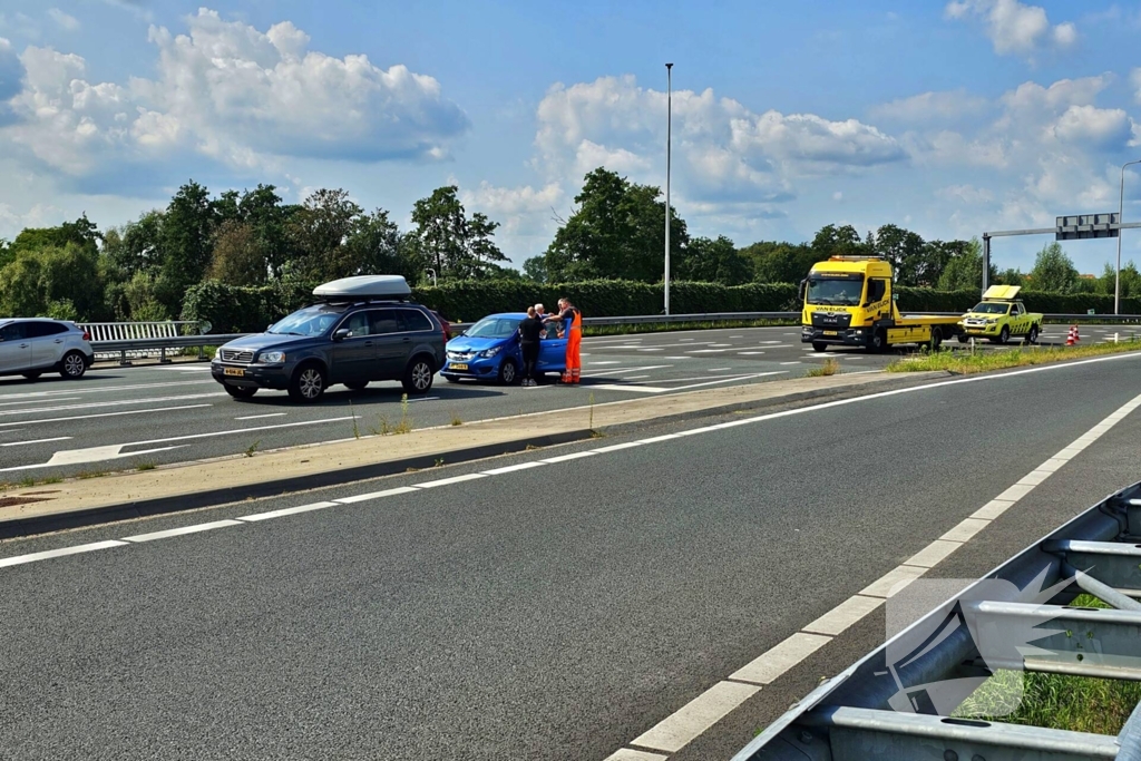 Meerdere voertuigen betrokken bij kop-staartbotsing op afrit