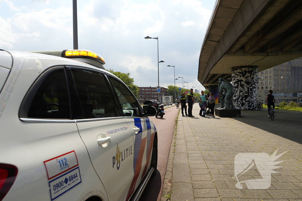 Scooterrijder en mountainbiker frontaal met elkaar in botsing