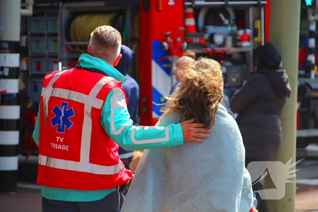 Grote brand in studentencomplex meerdere mensen vluchten naar buiten