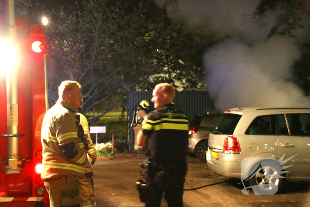 Brand in geparkeerde auto: politie onderzoekt mogelijke brandstichting