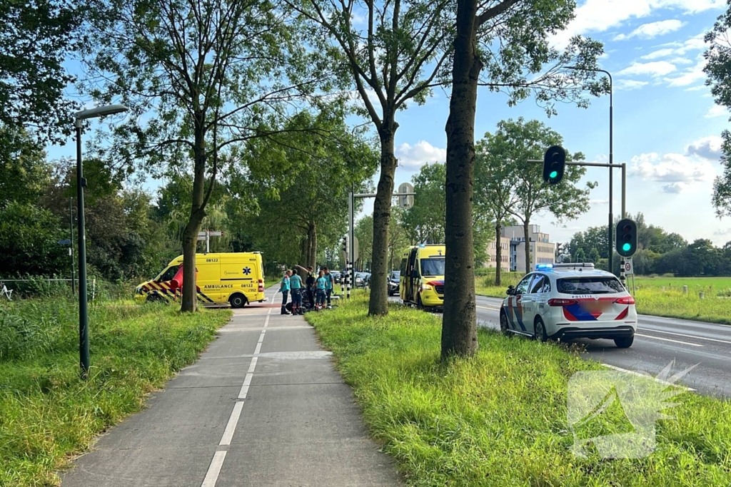 Twee scooters met elkaar in botsing op kruising